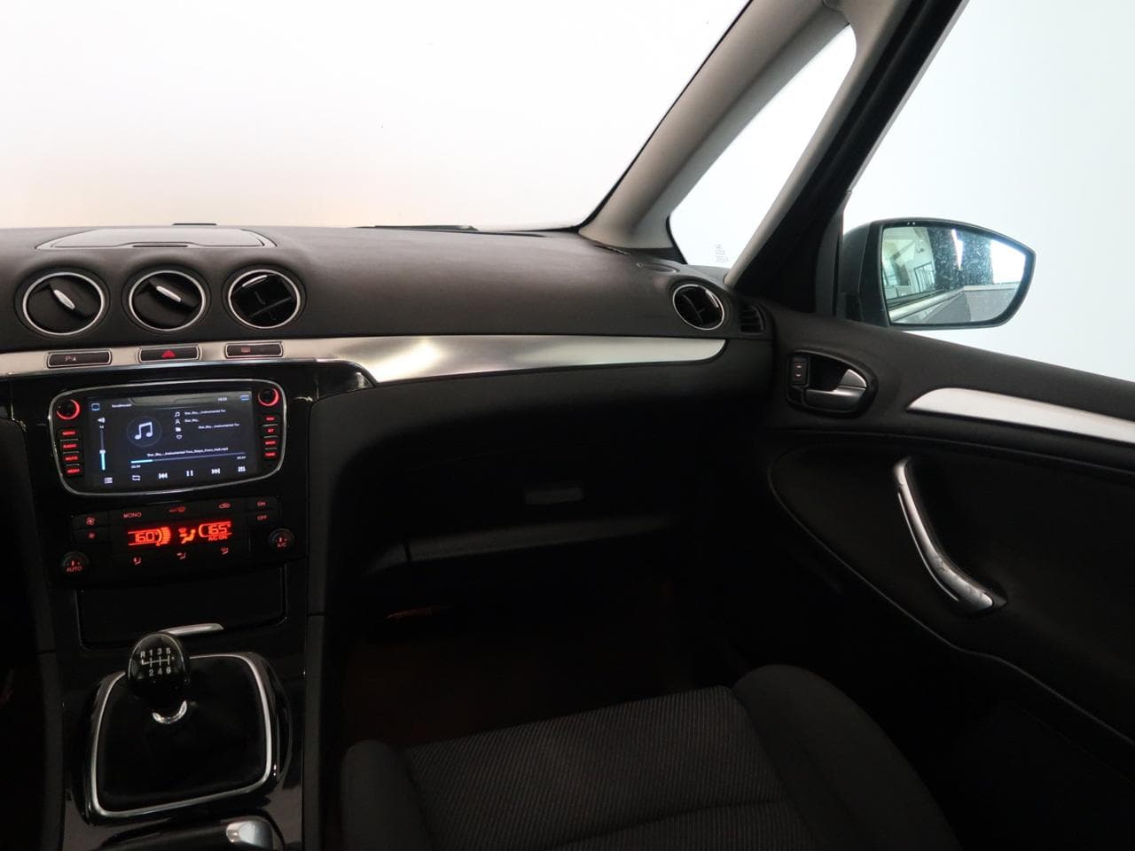 2011 Ford S-MAX - 21