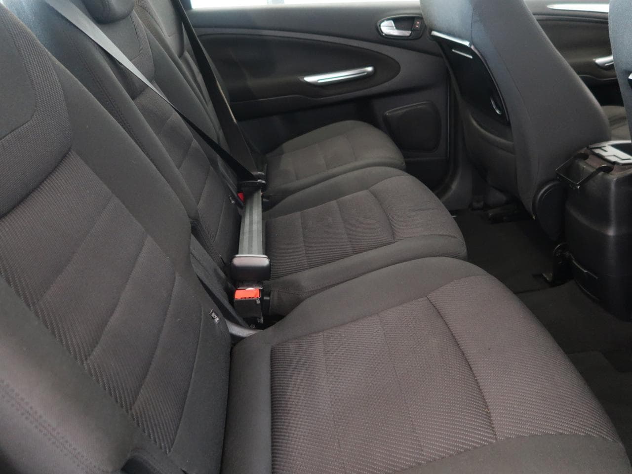 2011 Ford S-MAX - 25