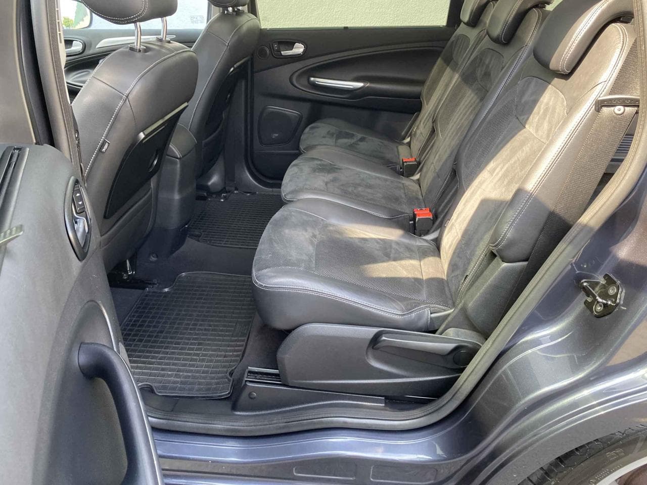 2009 Ford S-MAX - 19