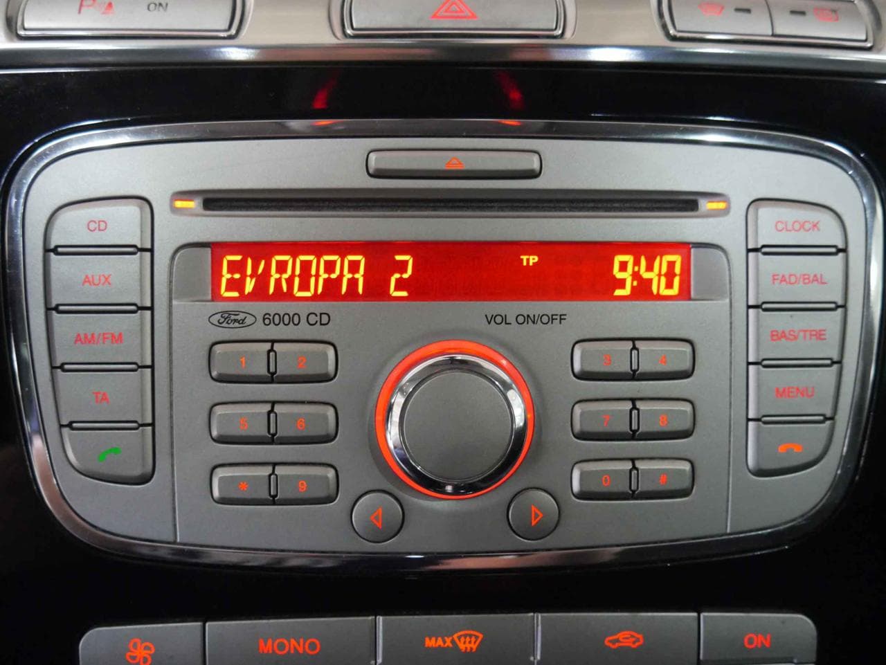 2010 Ford S-MAX - 27