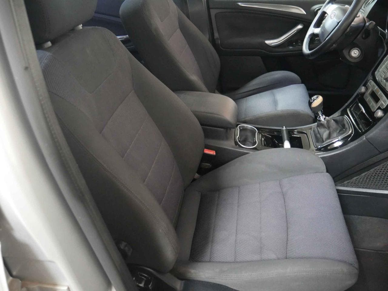 2010 Ford S-MAX - 23
