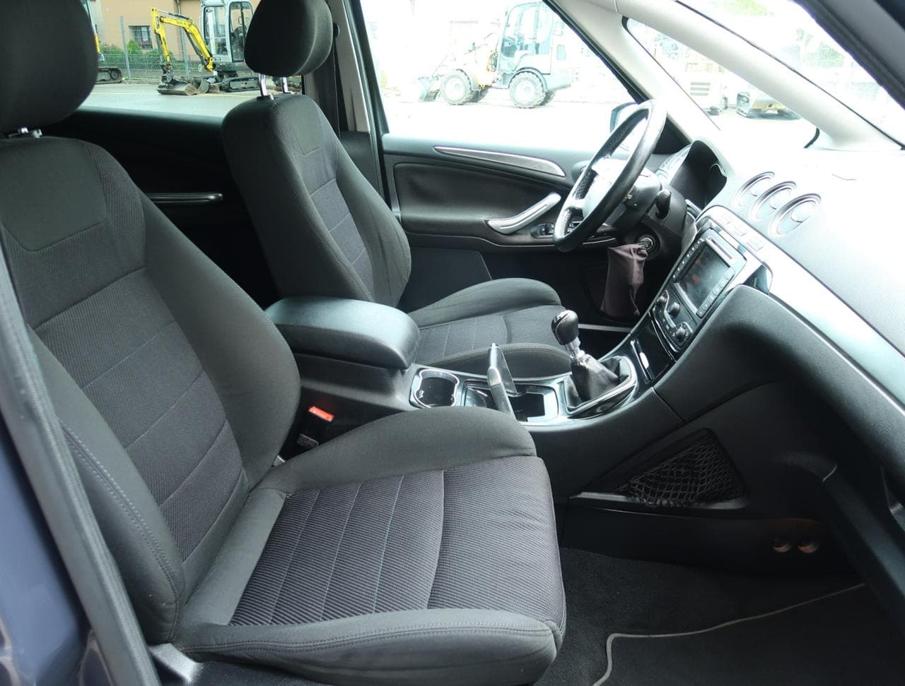 2012 Ford S-MAX - 12