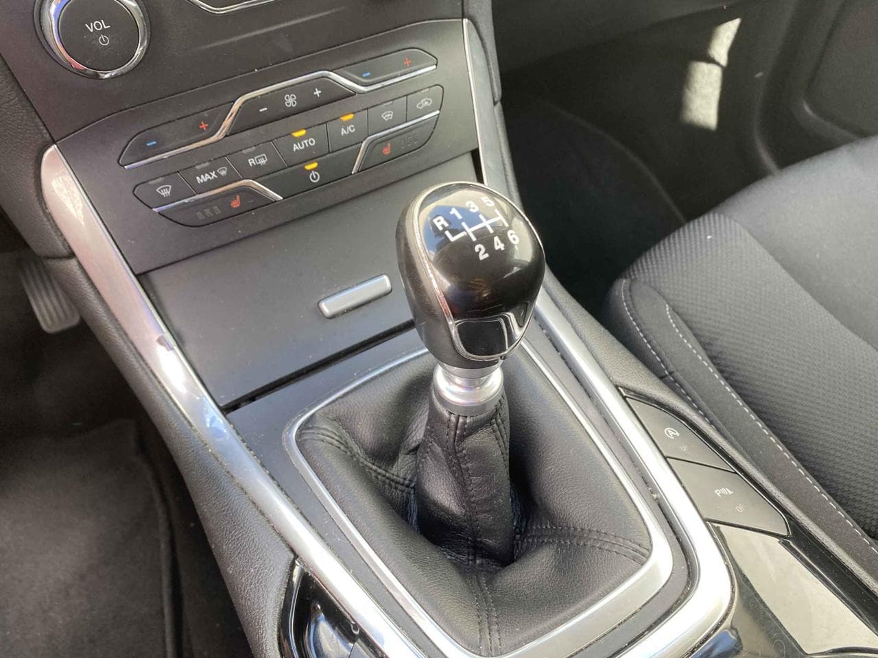 2016 Ford S-MAX - 16