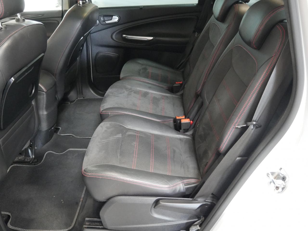 2013 Ford S-MAX - 10