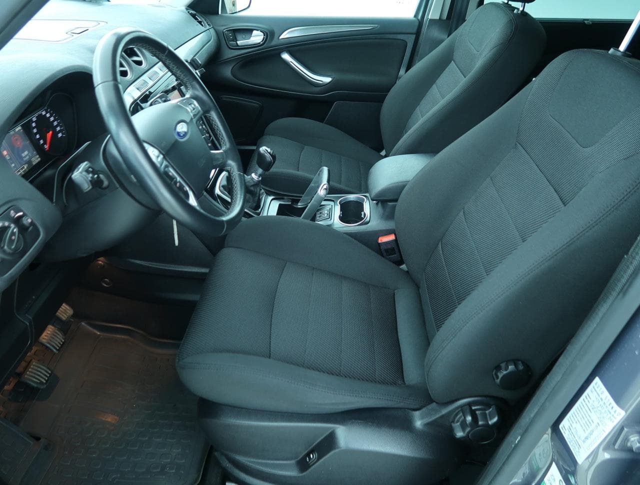2013 Ford S-MAX - 16