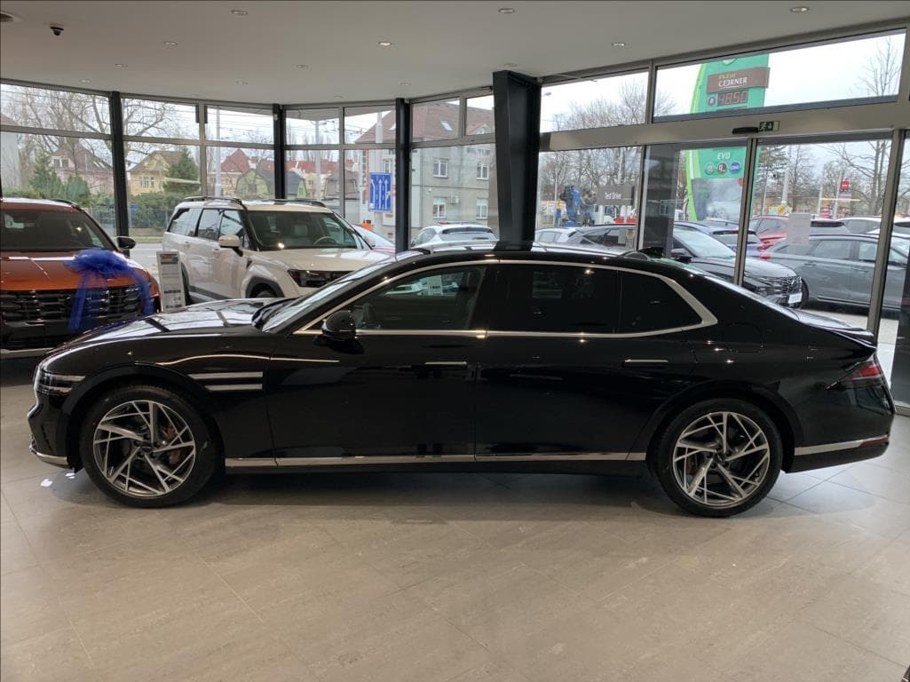 2025 Genesis G90 - 8
