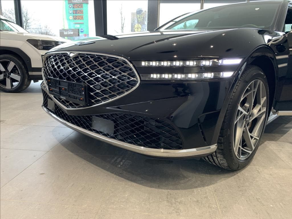 2025 Genesis G90 - 15