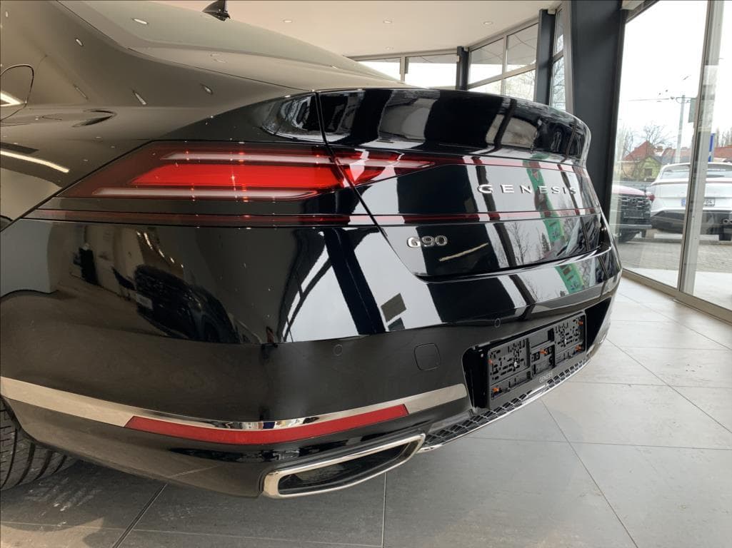 2025 Genesis G90 - 10