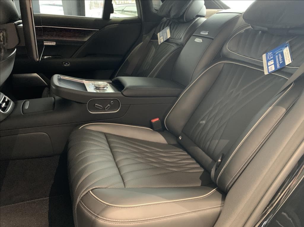 2025 Genesis G90 - 30