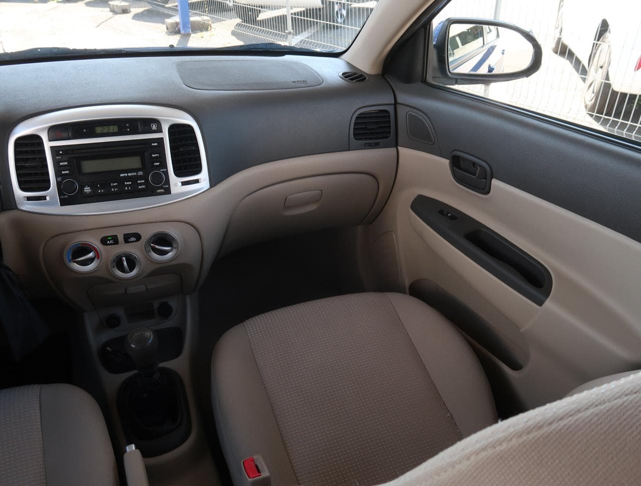 2009 Hyundai ACCENT - 11