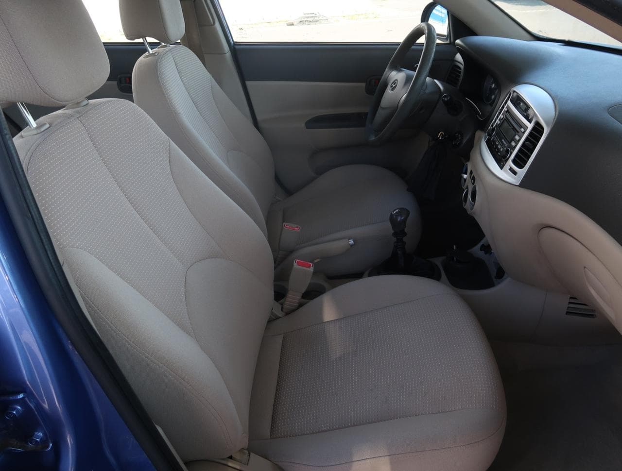 2009 Hyundai ACCENT - 12
