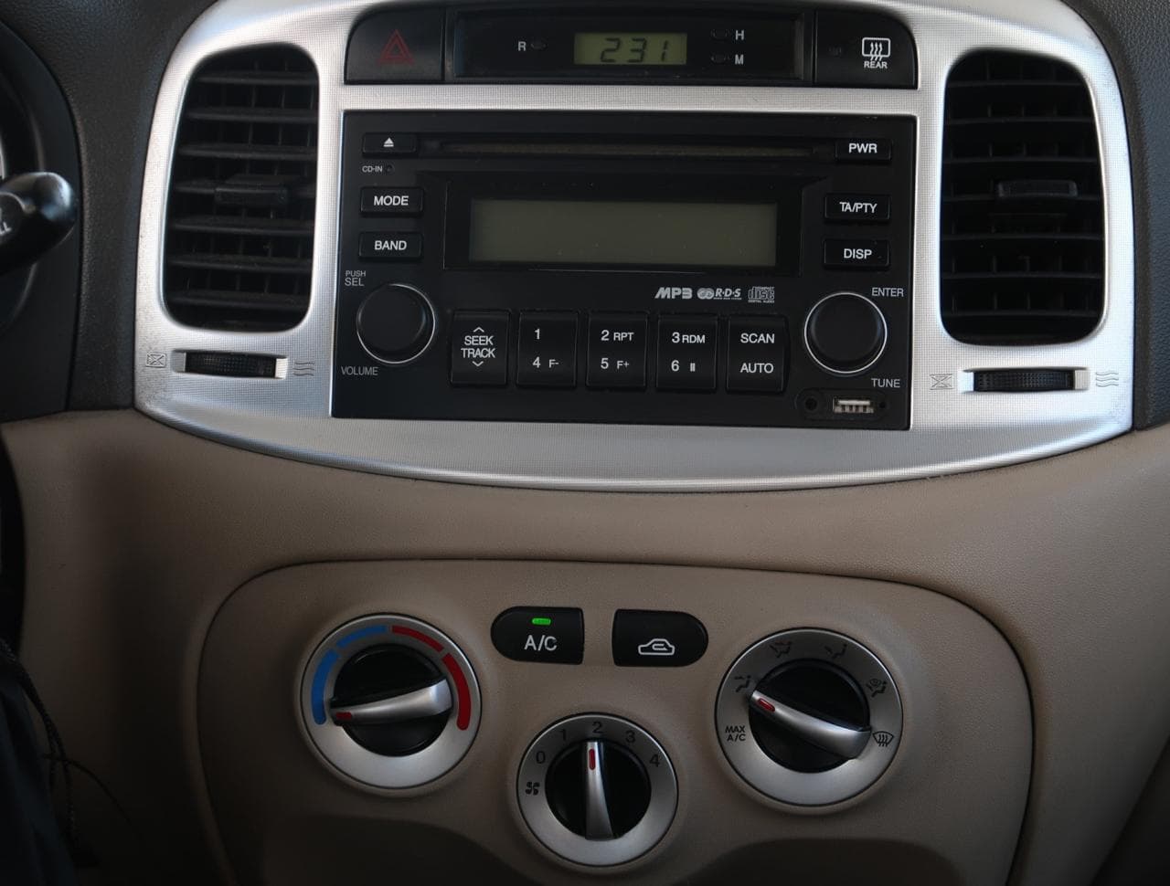 2009 Hyundai ACCENT - 18
