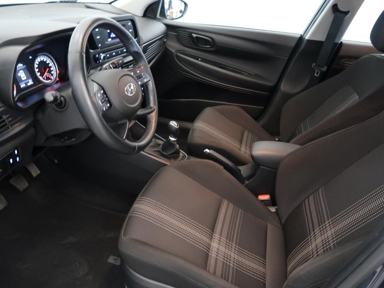 2021 Hyundai BAYON - 16