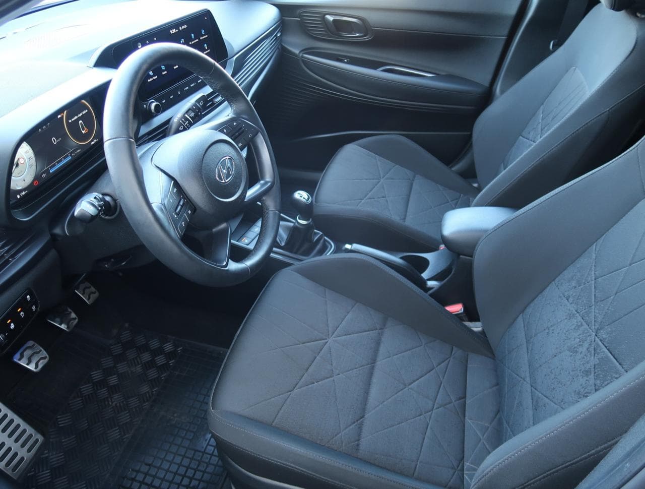 2022 Hyundai BAYON - 16