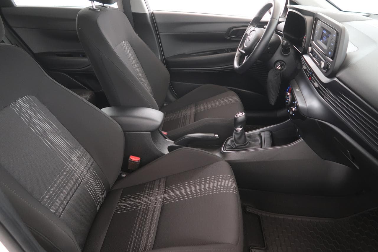 2022 Hyundai BAYON - 12