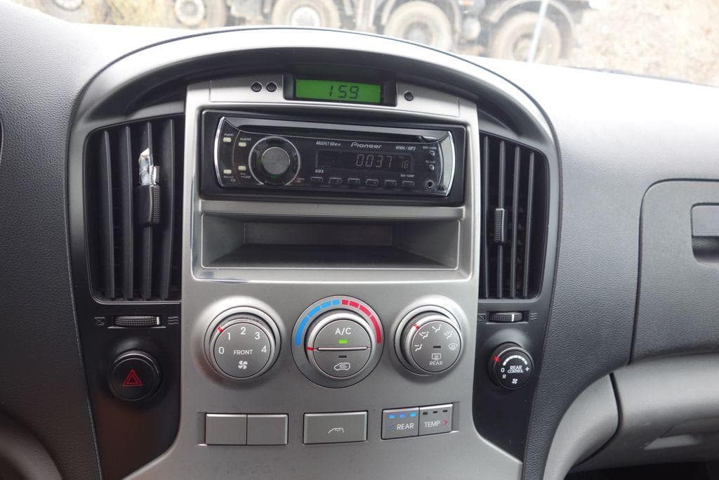 2010 Hyundai H-1 - 20