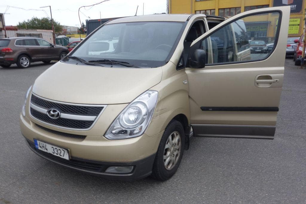 2010 Hyundai H-1 - 11