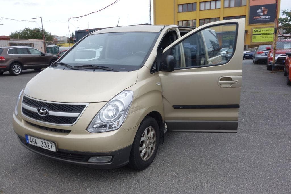2010 Hyundai H-1 - 10