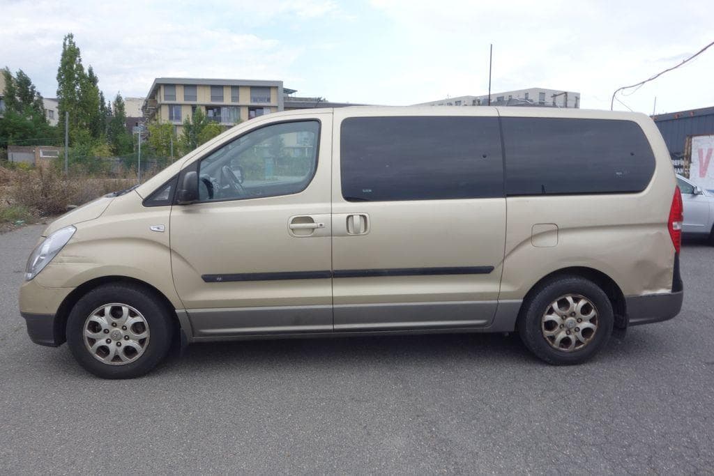 2010 Hyundai H-1 - 16