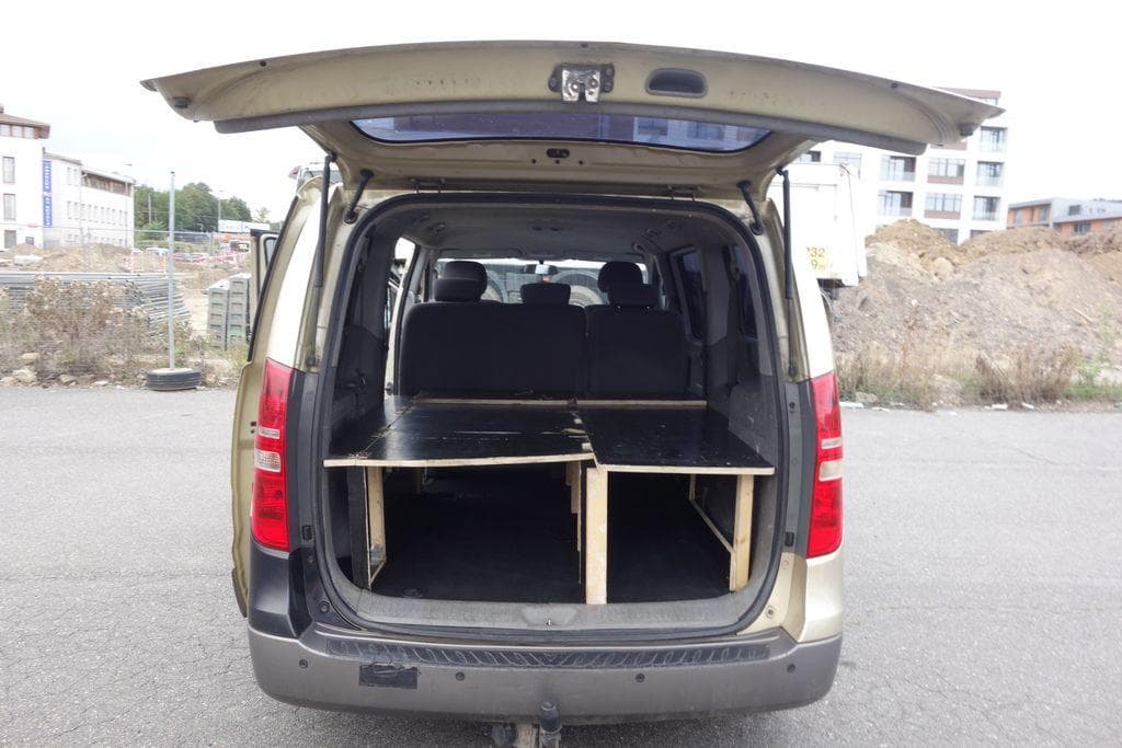 2010 Hyundai H-1 - 12