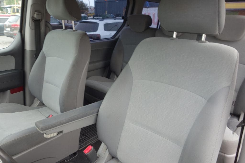 2010 Hyundai H-1 - 19