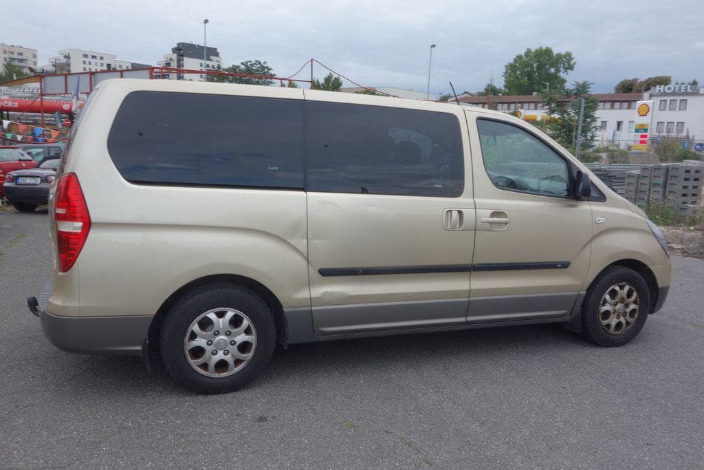 2010 Hyundai H-1 - 4