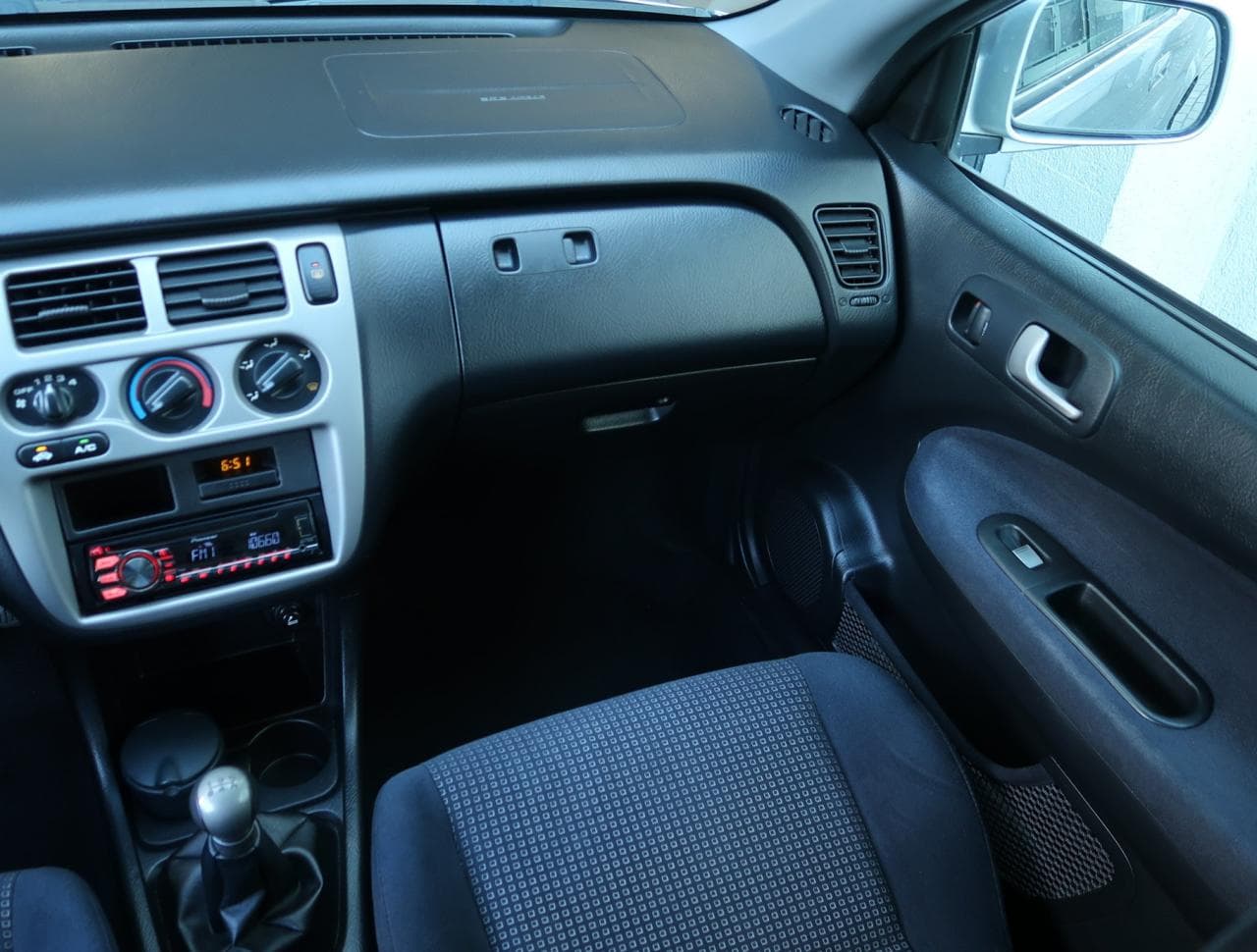 2003 Honda HR-V - 11