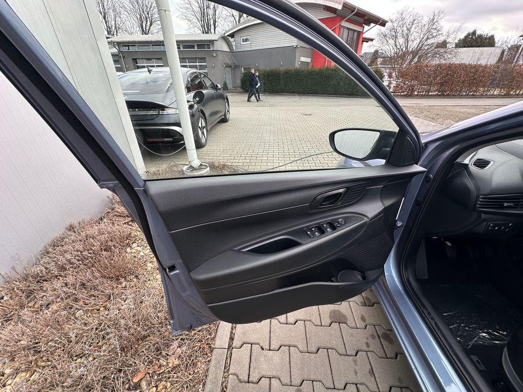 2025 Hyundai i20 - 11