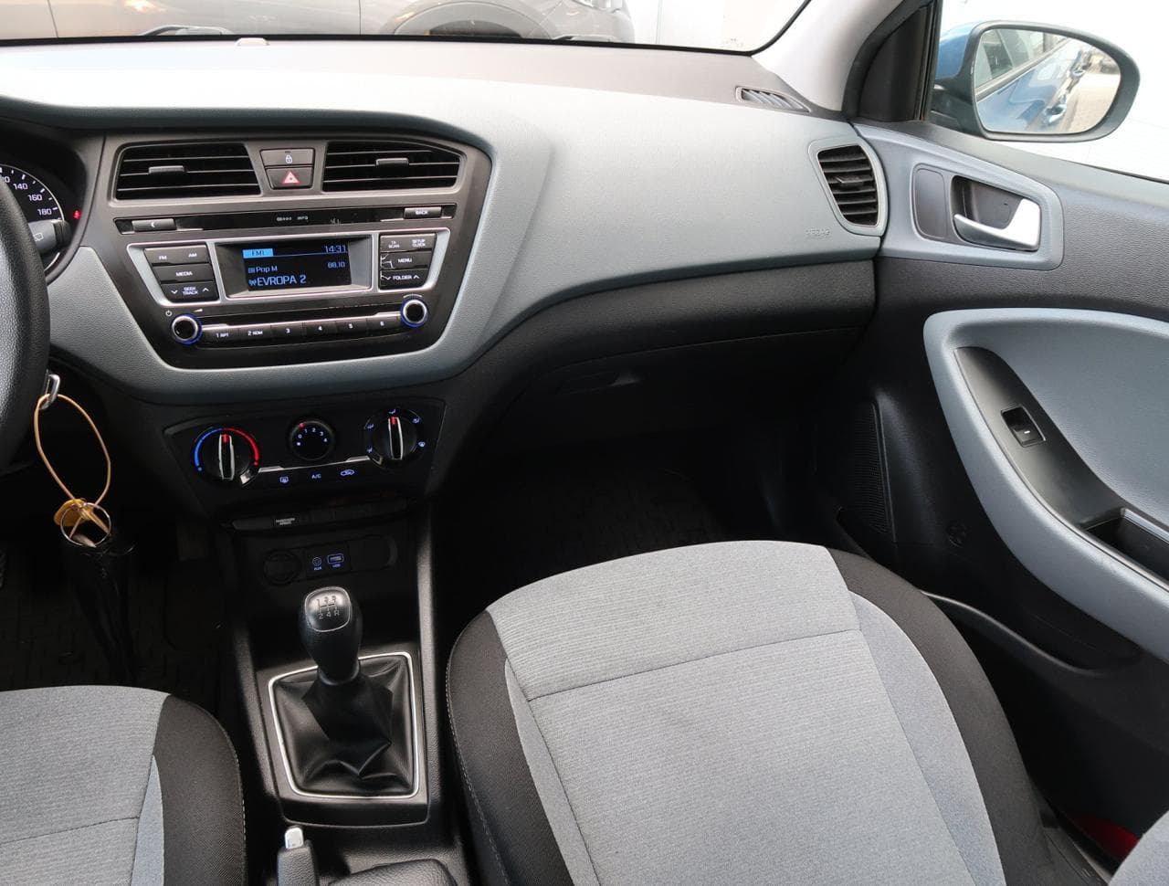 2016 Hyundai i20 - 11