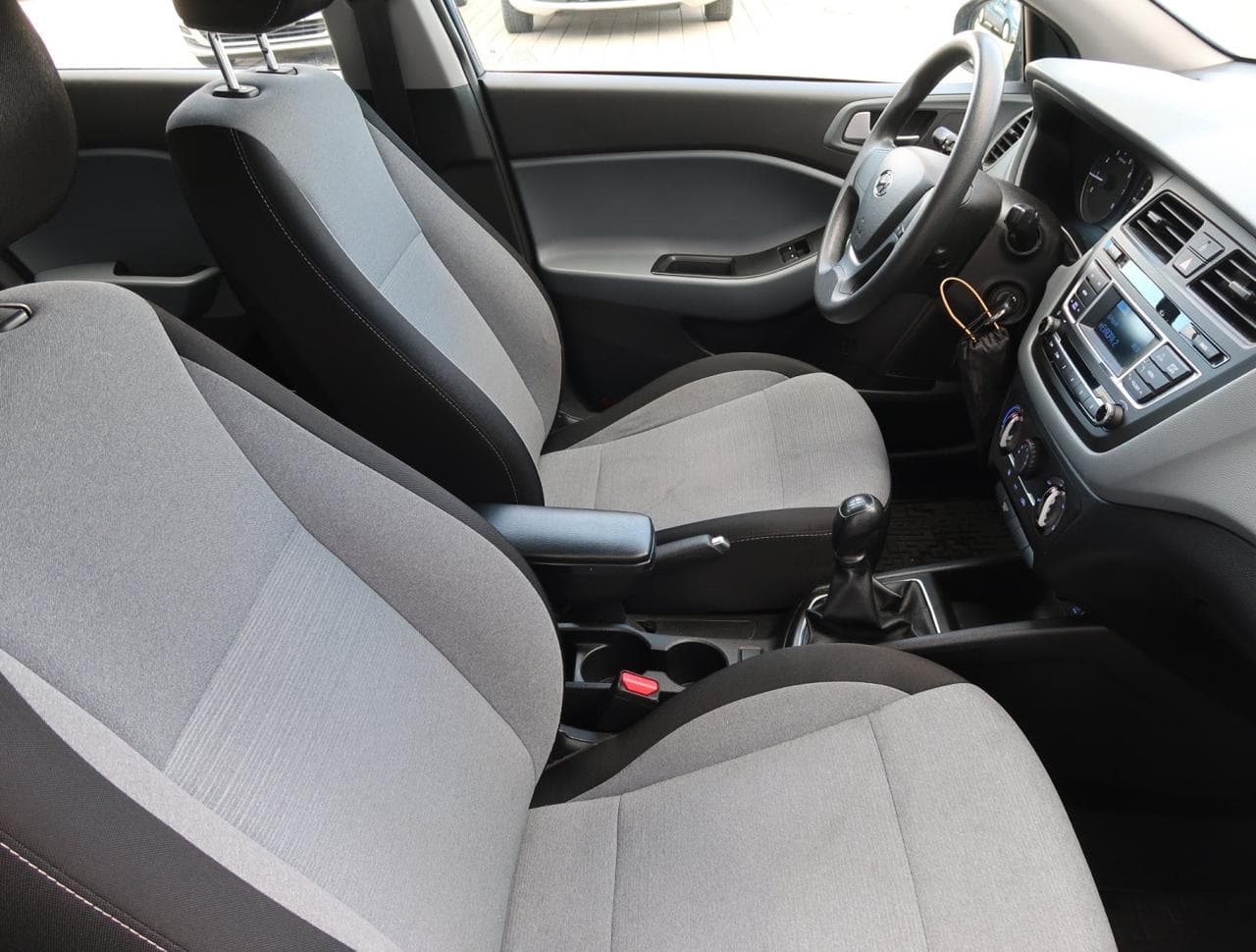 2016 Hyundai i20 - 12