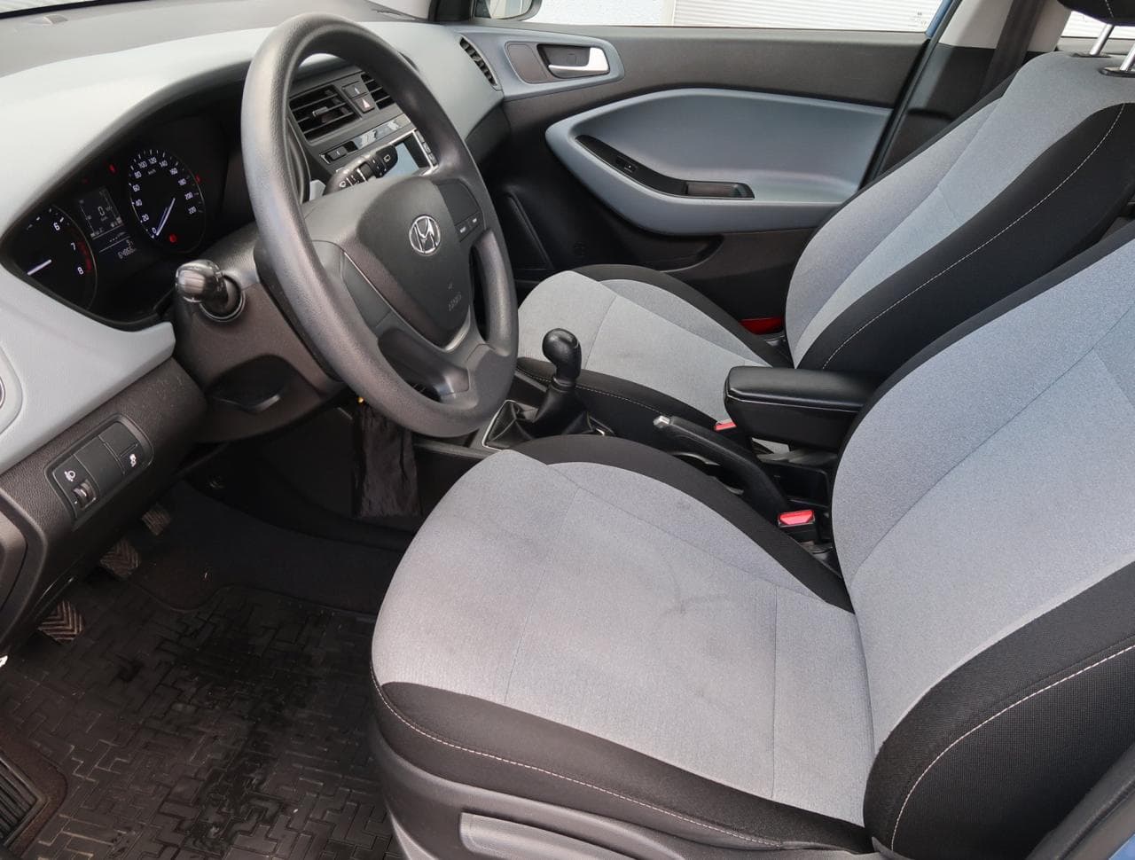 2016 Hyundai i20 - 16