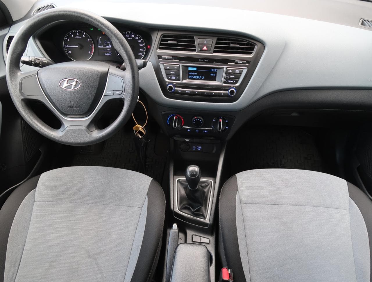 2016 Hyundai i20 - 10