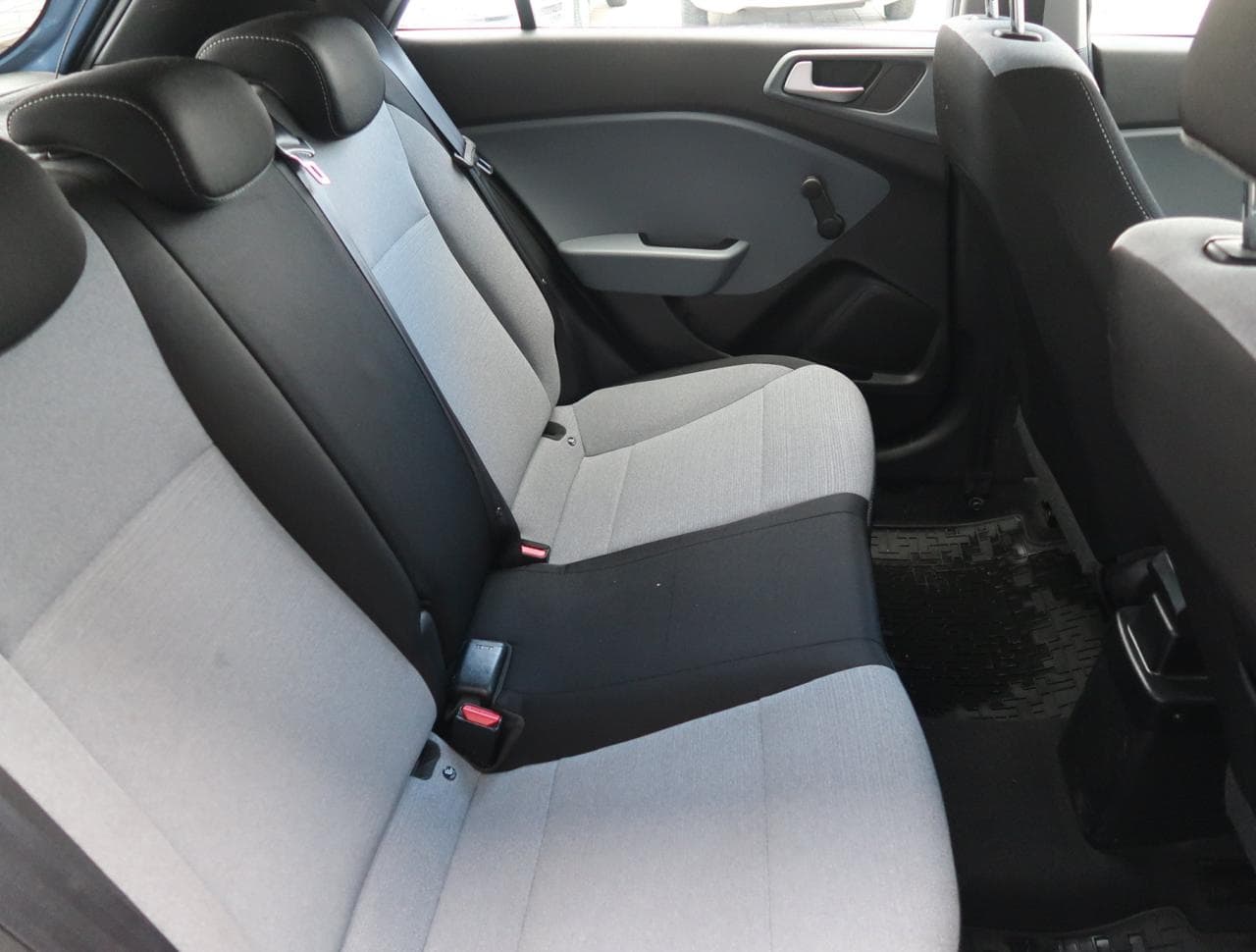 2016 Hyundai i20 - 13
