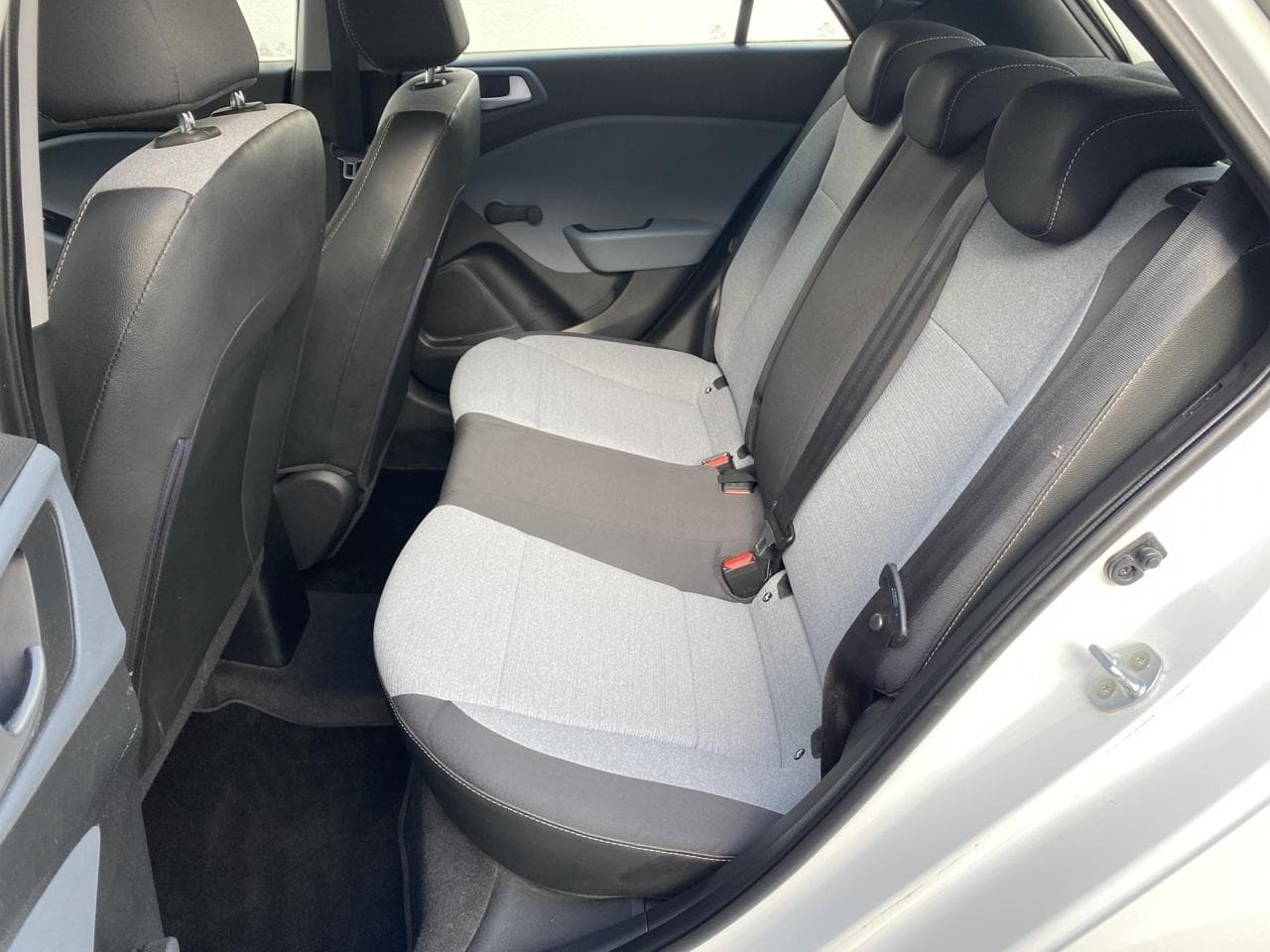 2015 Hyundai i20 - 10