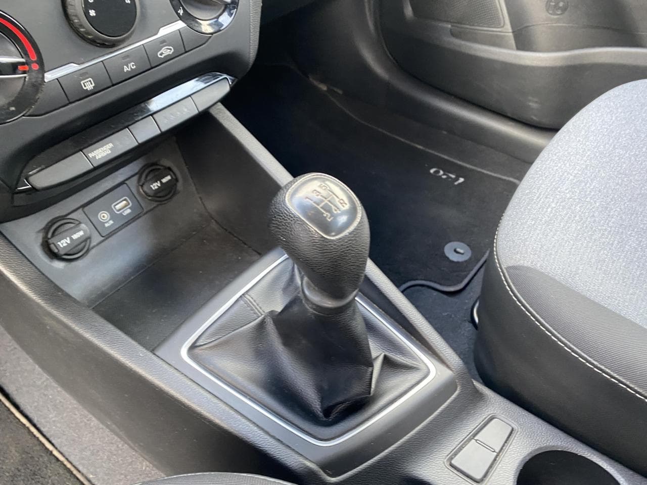 2015 Hyundai i20 - 15