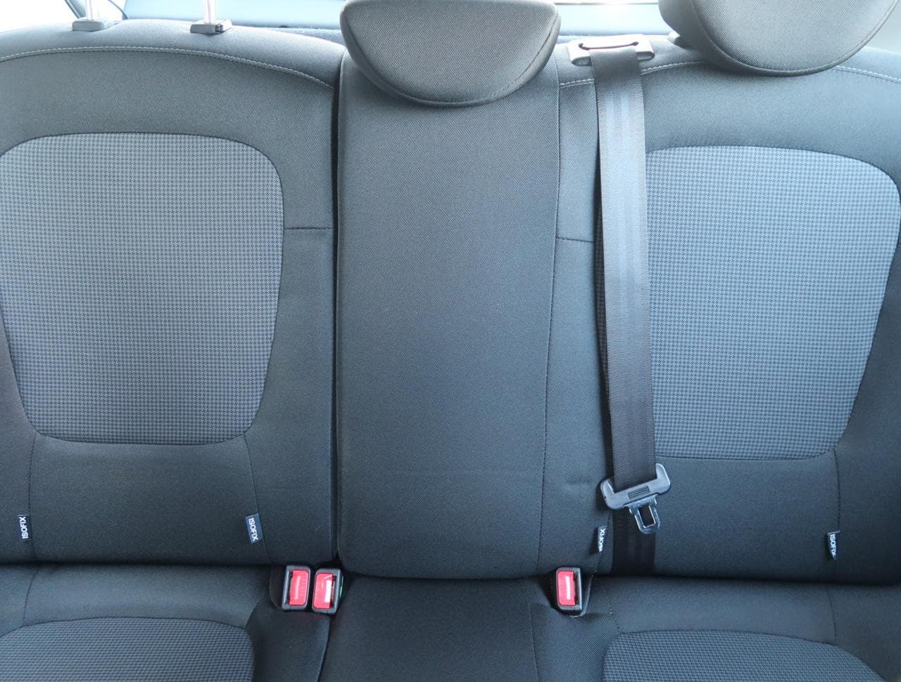 2013 Hyundai i20 - 14