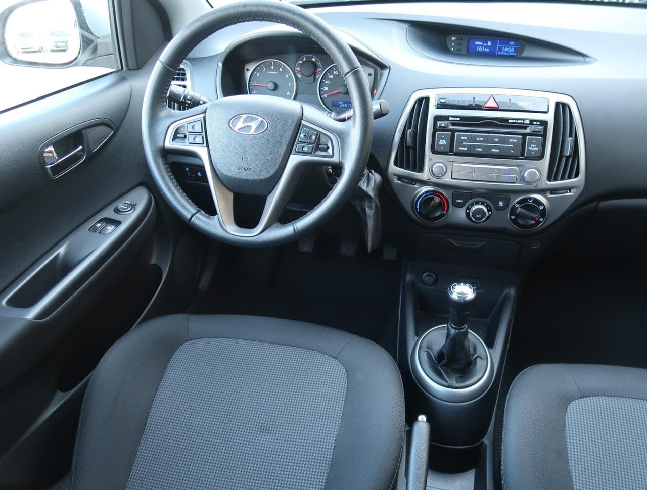 2013 Hyundai i20 - 9