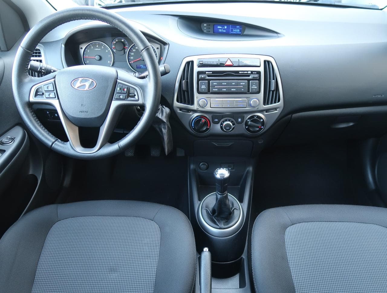 2013 Hyundai i20 - 10
