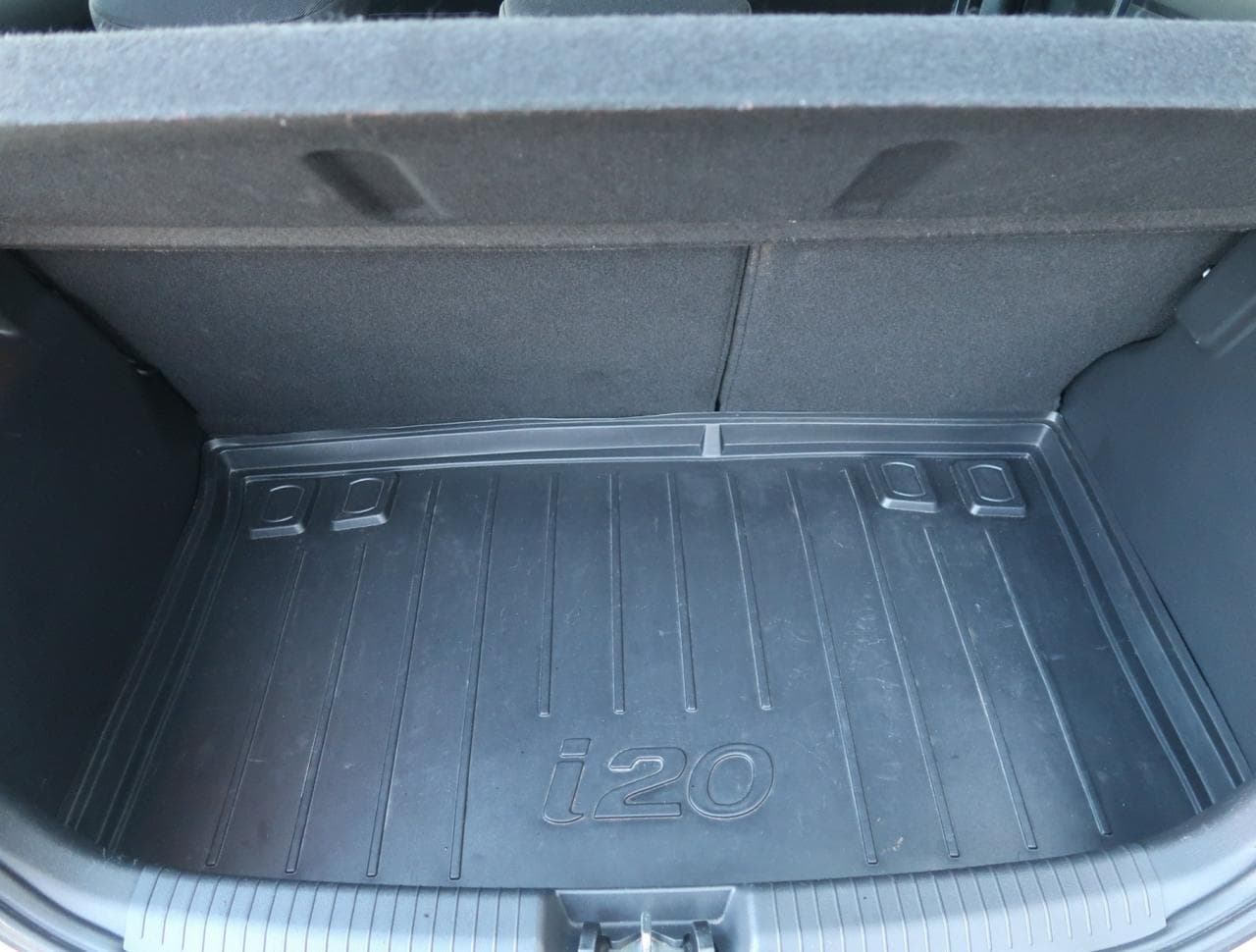 2013 Hyundai i20 - 18