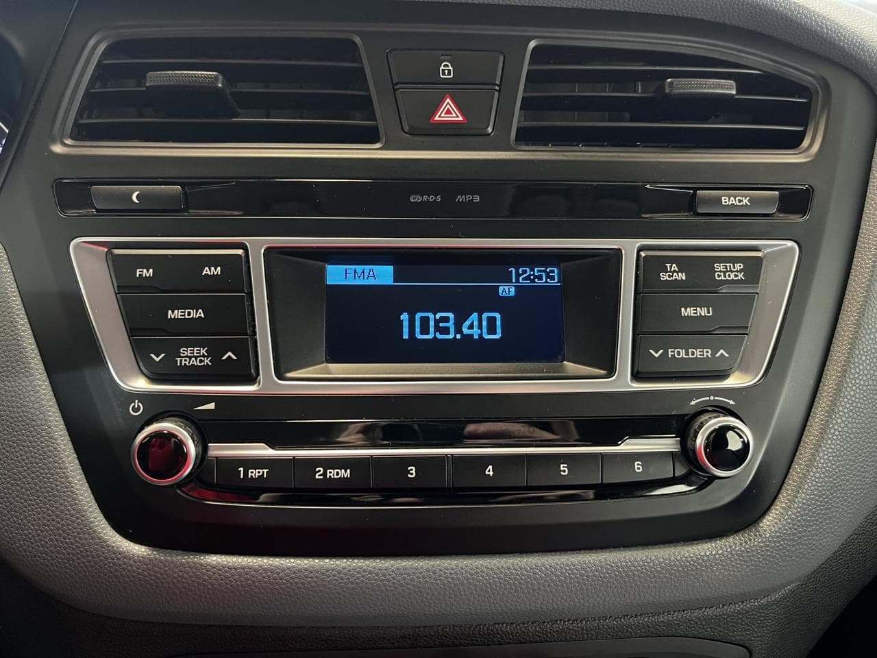 2015 Hyundai I20 - 11