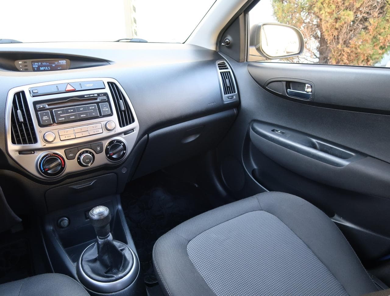 2014 Hyundai I20 - 11