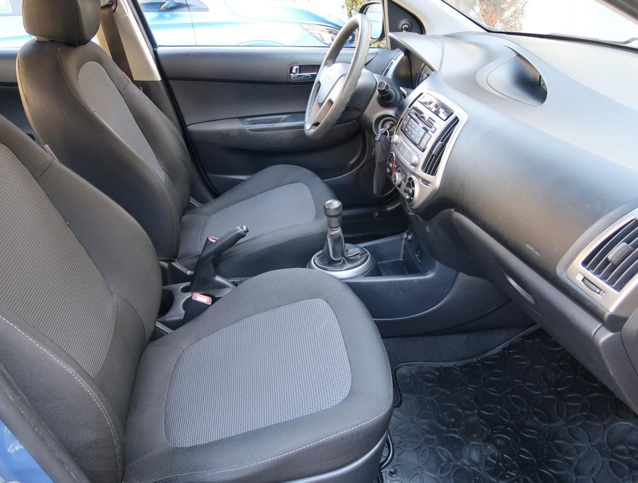 2014 Hyundai I20 - 12