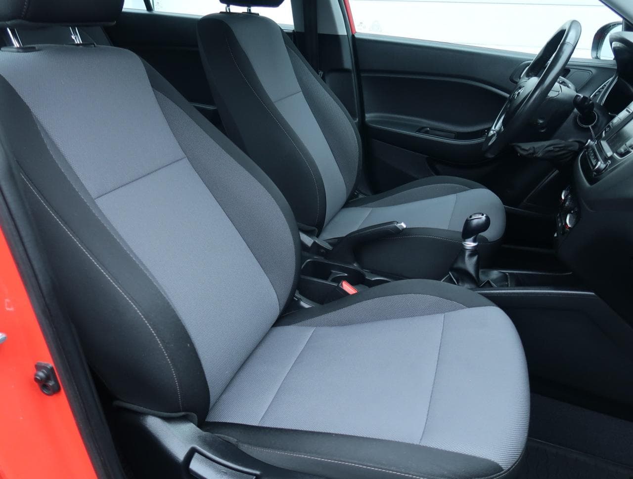 2020 Hyundai I20 - 12