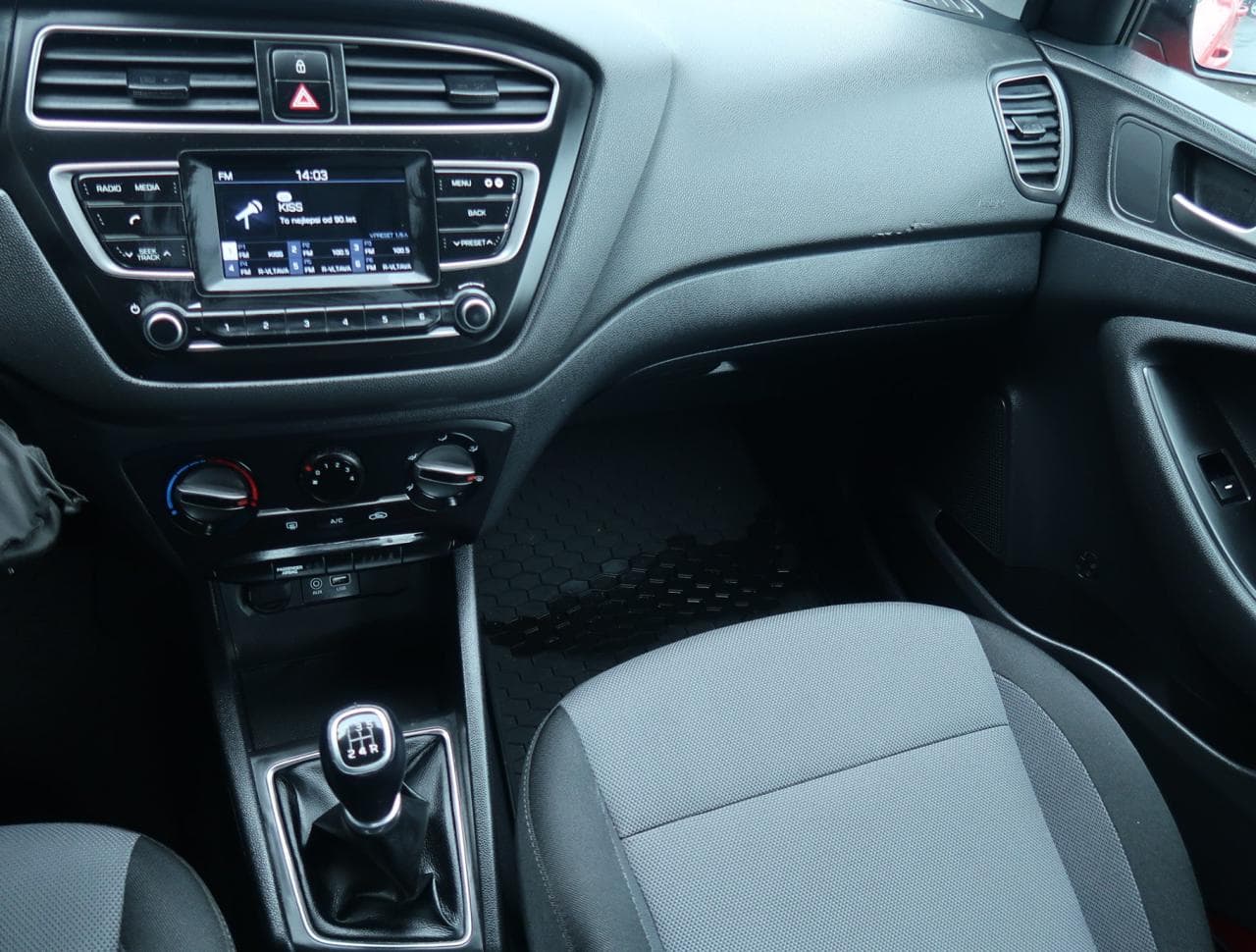 2020 Hyundai I20 - 18