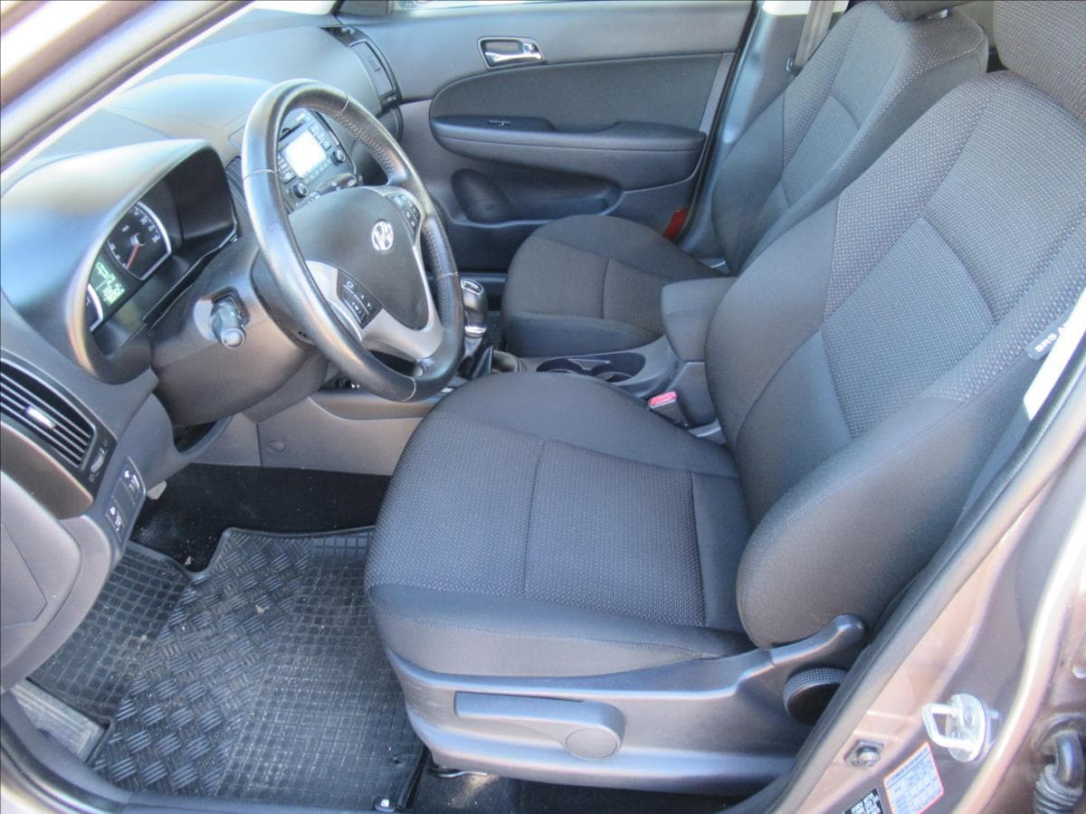 2011 Hyundai i30 - 12