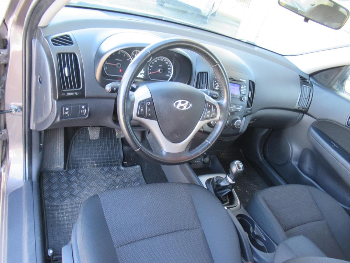 2011 Hyundai i30 - 11