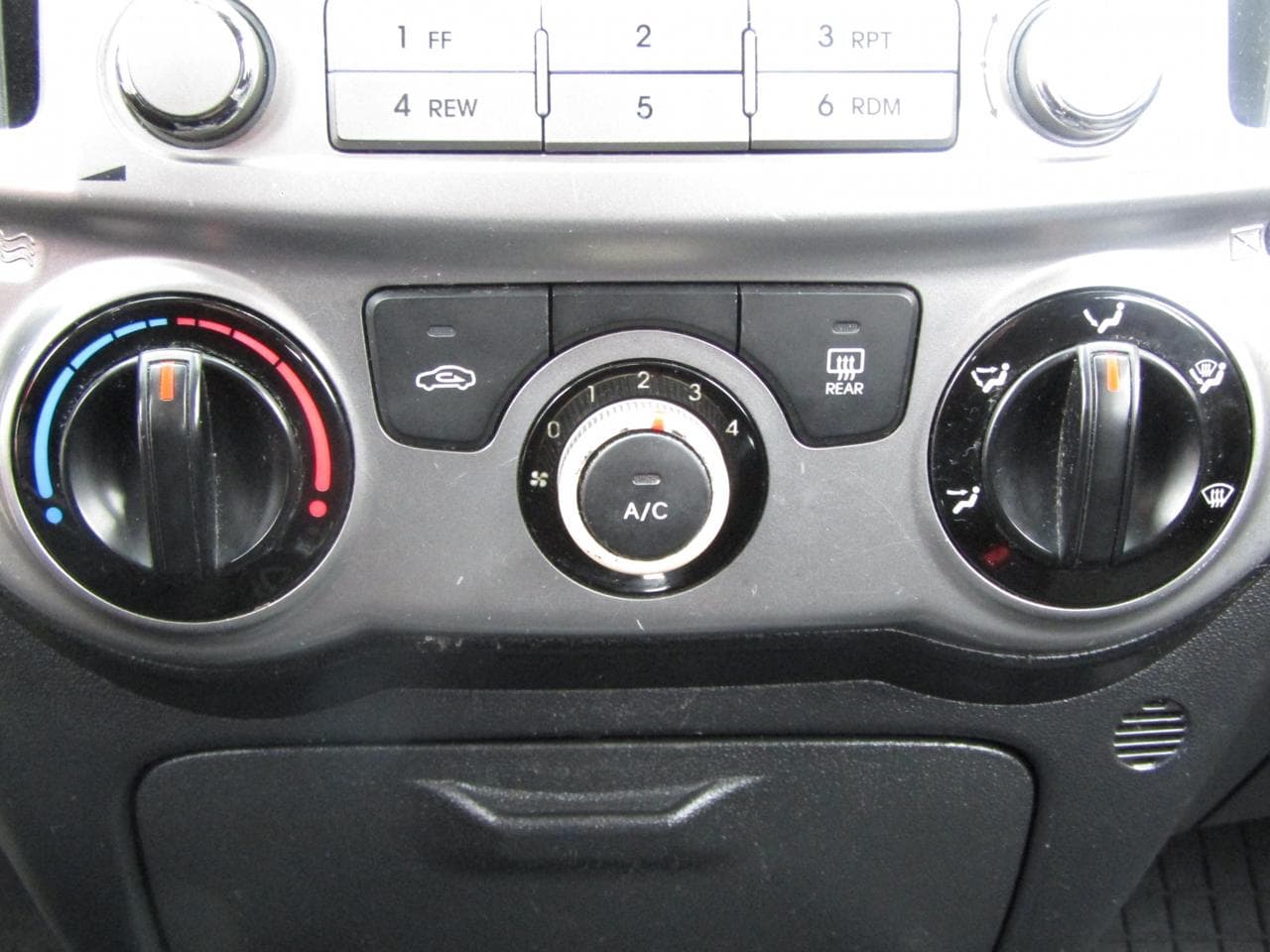 2013 Hyundai I20 - 13