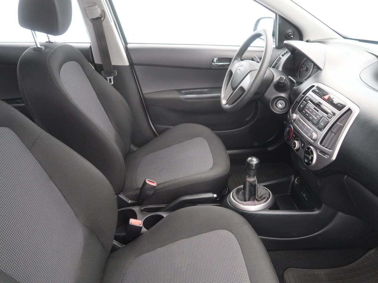 2013 Hyundai I20 - 12