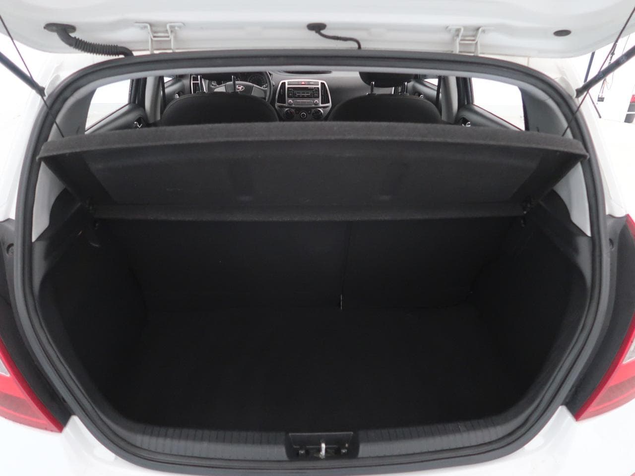 2013 Hyundai I20 - 19