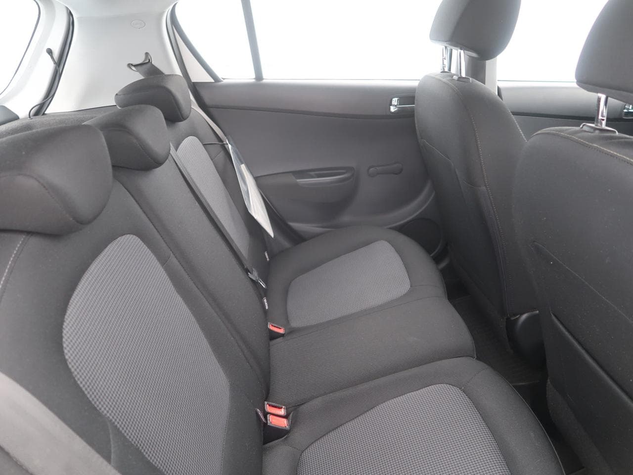 2013 Hyundai I20 - 13